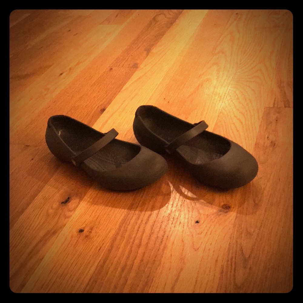 LIKE NEW - Women's Croc’s Brown Mary Janes Size 7.